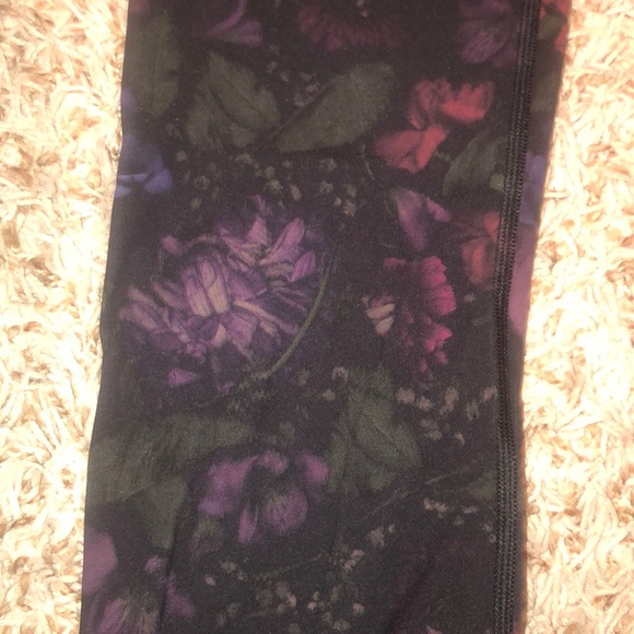 Lulu Lemon Leggings - Picture 2 of 4